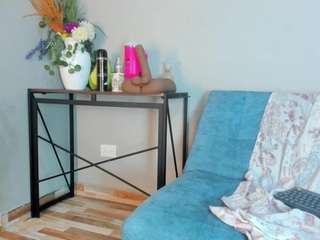 evaa-grey's CamSoda show and profile