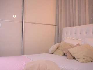 Ellie live cam preview