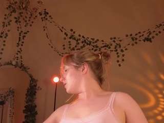 Saint_Trisha live cam preview