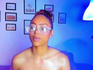 alice-simmons's CamSoda show and profile