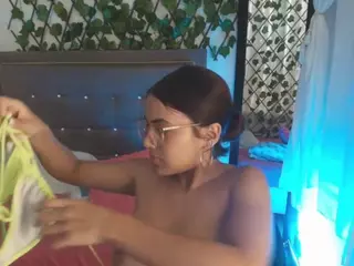 AriadnaBrow's Live Sex Cam Show