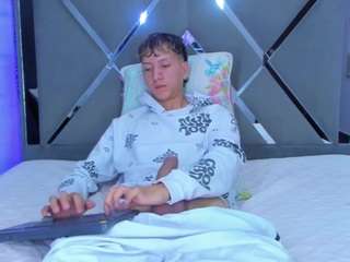 mikee-whitee Live Webcam on CamSoda