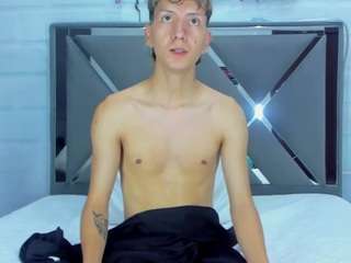 mikee-whitee Live Webcam on CamSoda