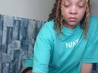 redbonelolly Live Webcam on CamSoda