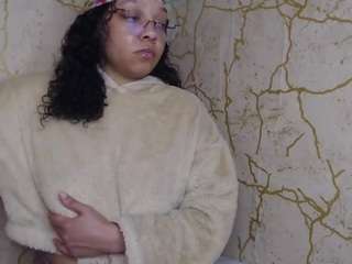 REDBONELOLLY live cam — black hair, cock rating, deepthroat