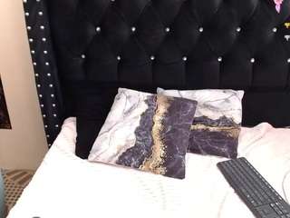 sarayxmoore webcam model