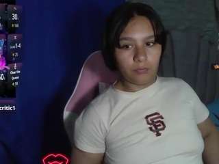 charis-bellota's CamSoda show and profile
