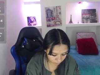 charis-bellota webcam model