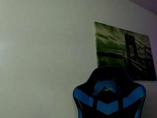 charis-bellota's CamSoda show and profile