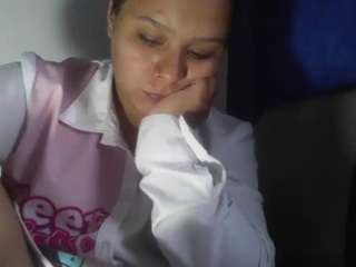 charis-bellota live cam profile