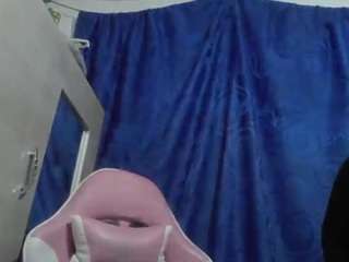 charis-bellota live cam preview