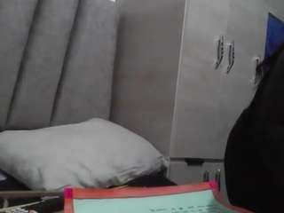 charis-bellota live cam preview