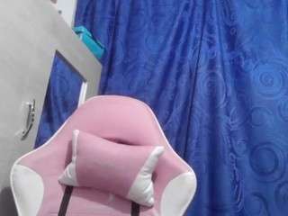 charis-bellota live cam on CamSoda