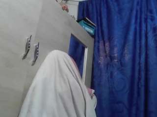 charis-bellota live cam preview