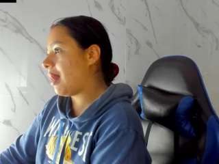 charis-bellota live cam preview