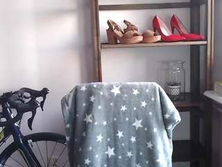 megidesire's CamSoda show and profile