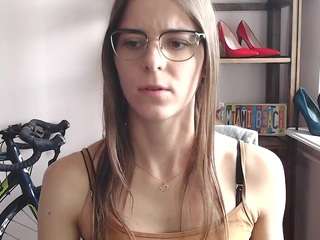 Este modelo está ao vivo agora. megidesire