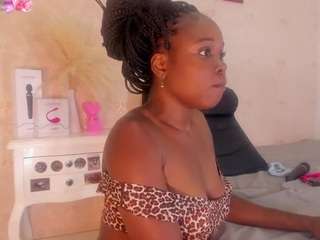 saraa-colliins Live Webcam on CamSoda
