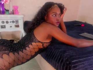 SARAA-COLLIINS live cam — bedroom, lovense, twerk