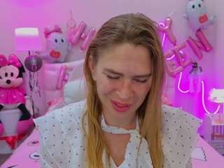 TessaDaybreak live cam preview