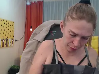 TessaDaybreak's Live Sex Cam Show