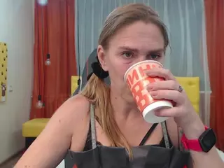TessaDaybreak's Live Sex Cam Show