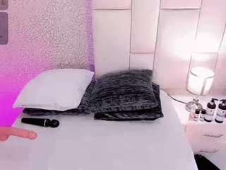 angeles-bust Live Webcam on CamSoda