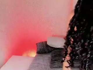 angeles-bust Live Webcam on CamSoda