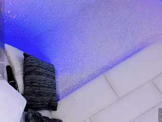 angeles-bust Live Webcam on CamSoda