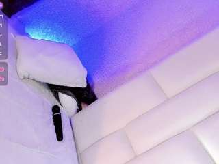 angeles-bust Live Webcam on CamSoda