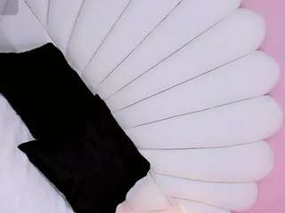 angeles-bust Live Webcam on CamSoda
