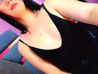 dalis-hills's CamSoda show and profile