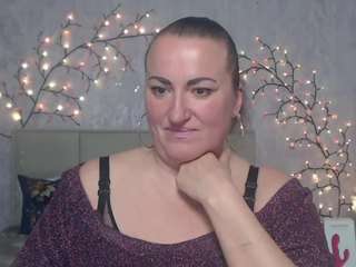 dianamgg's CamSoda show and profile