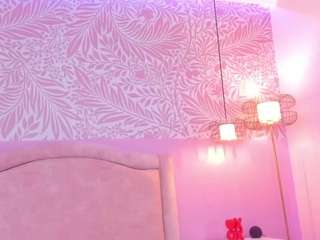 Ce modèle est en direct maintenant. emilycollins1