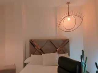 IrinaBossa's Live Sex Cam Show