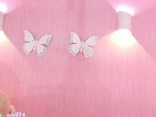 littleari live cam profile