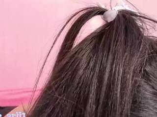 littleari live cam profile