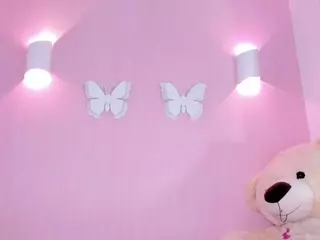 littleari's Live Sex Cam Show