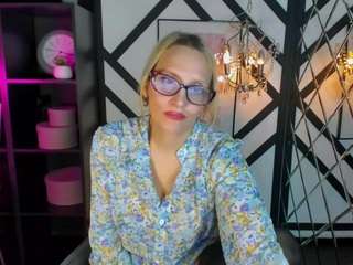 annaqueenmuse's CamSoda show and profile