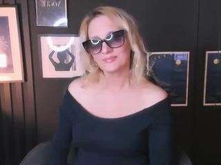 annaqueenmuse