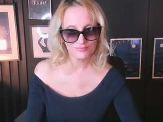 AnnaQueenMuse