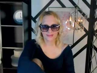 AnnaQueenMuse live webcam show