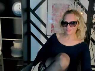 AnnaQueenMuse live webcam show