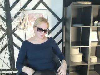 AnnaQueenMuse