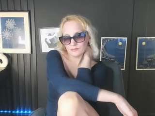 AnnaQueenMuse live cam preview