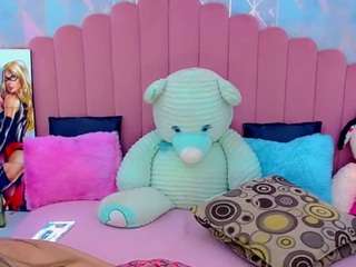 ariadnna-princess's CamSoda show and profile