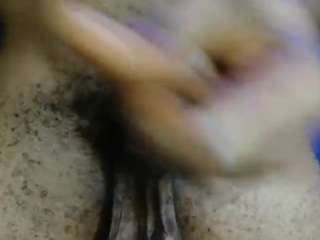该模特正在直播。 dick-herr7