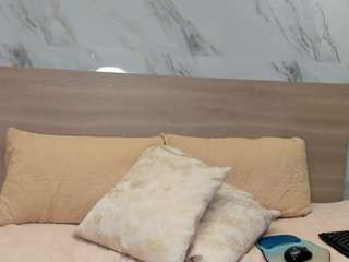 Tiffany-Jhas live webcam show