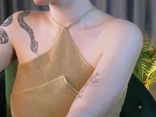 annacarters, female webcam model,  years old, on live webcam