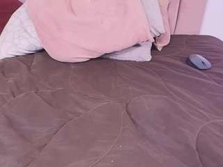 caro-beach-dh webcam model